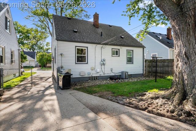 29710 Quinkert Street, Roseville, MI 48066