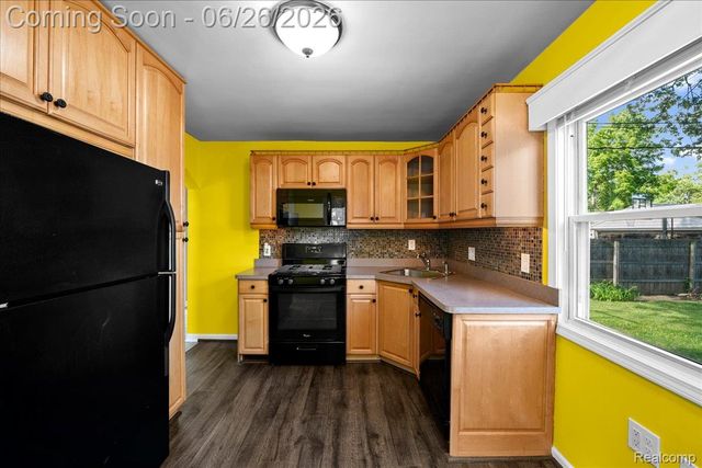 29710 Quinkert Street, Roseville, MI 48066