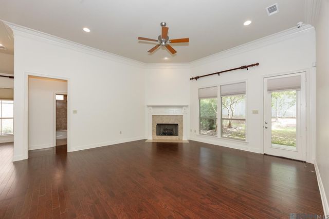 11051 Shoreline Dr, Baton Rouge, LA 70809