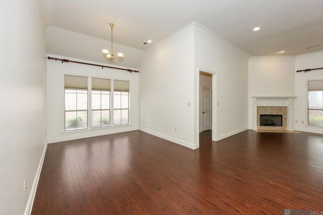 11051 Shoreline Dr, Baton Rouge, LA 70809