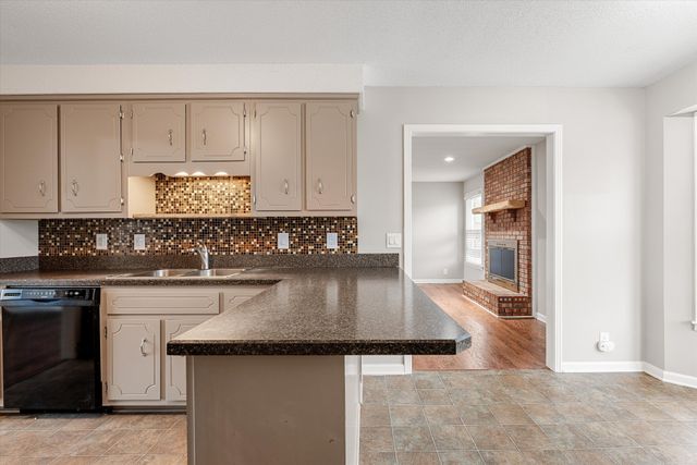 534 Brentwood Cir, Clarksville, TN 37042