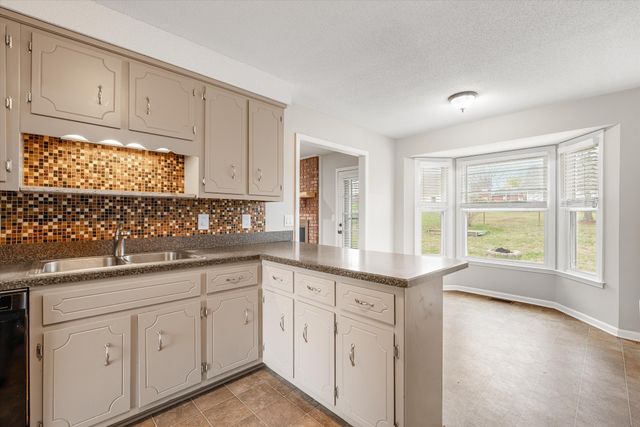 534 Brentwood Cir, Clarksville, TN 37042