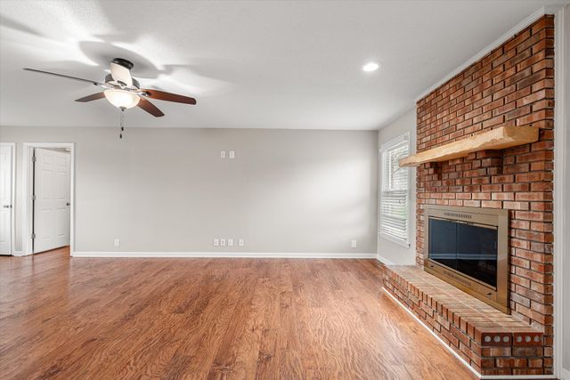 534 Brentwood Cir, Clarksville, TN 37042