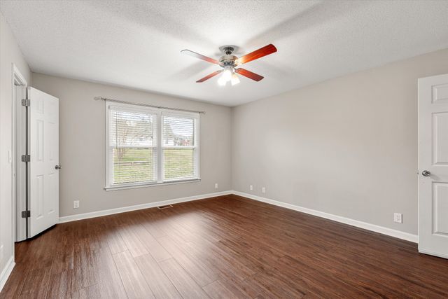 534 Brentwood Cir, Clarksville, TN 37042