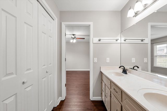 534 Brentwood Cir, Clarksville, TN 37042