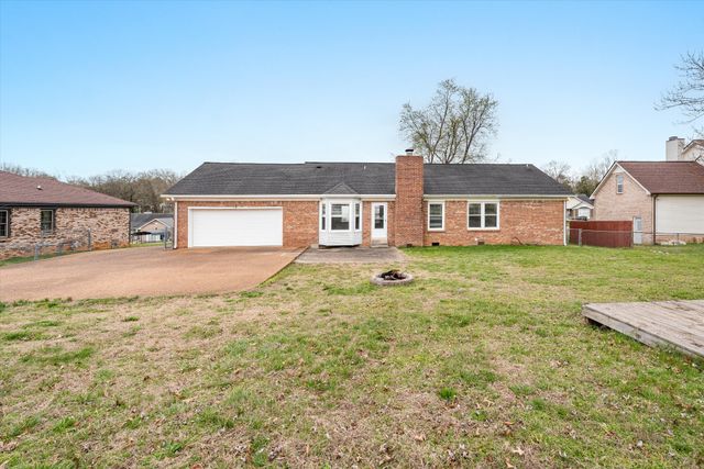 534 Brentwood Cir, Clarksville, TN 37042