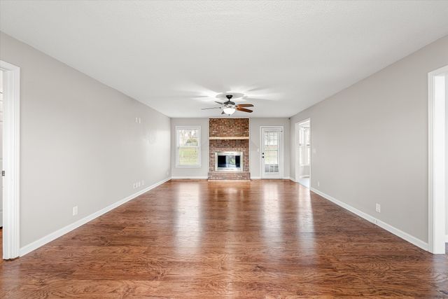 534 Brentwood Cir, Clarksville, TN 37042