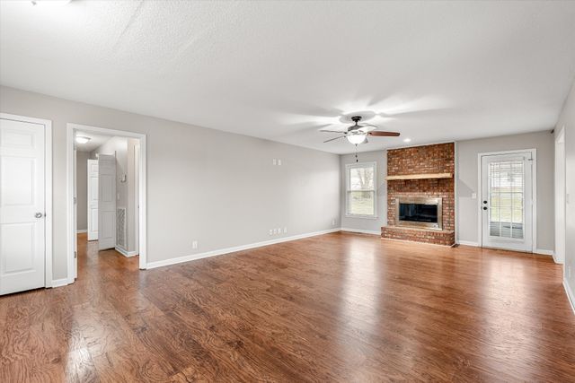 534 Brentwood Cir, Clarksville, TN 37042