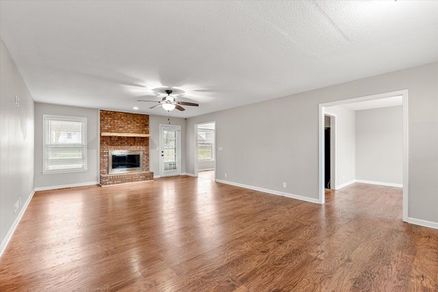 534 Brentwood Cir, Clarksville, TN 37042