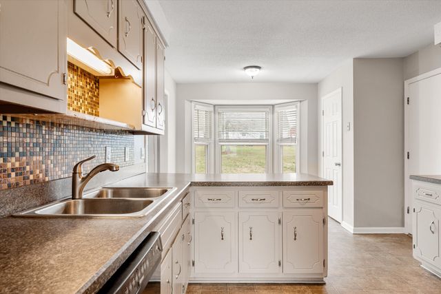 534 Brentwood Cir, Clarksville, TN 37042