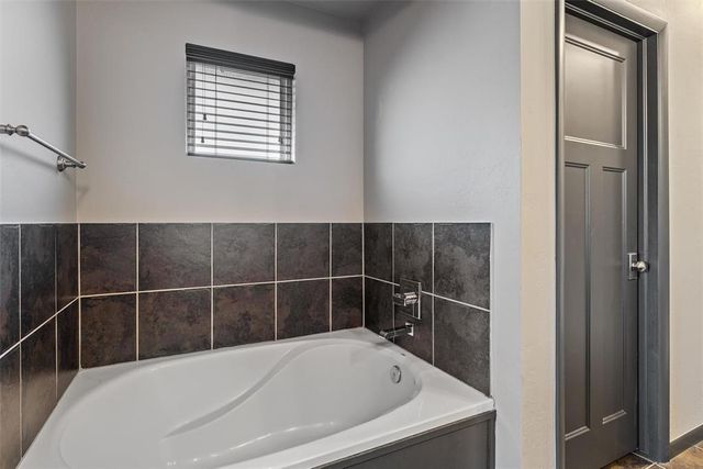 17705 Sparrow Hawk Lane, Edmond, OK 73012