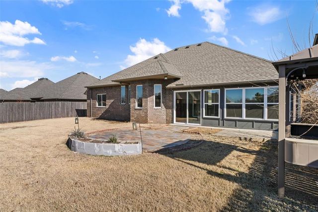 17705 Sparrow Hawk Lane, Edmond, OK 73012