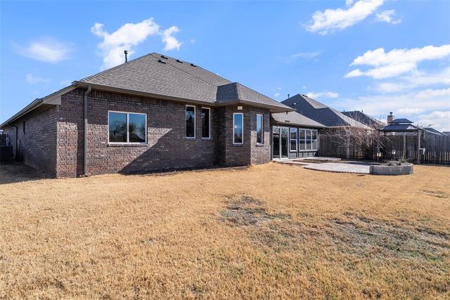 17705 Sparrow Hawk Lane, Edmond, OK 73012