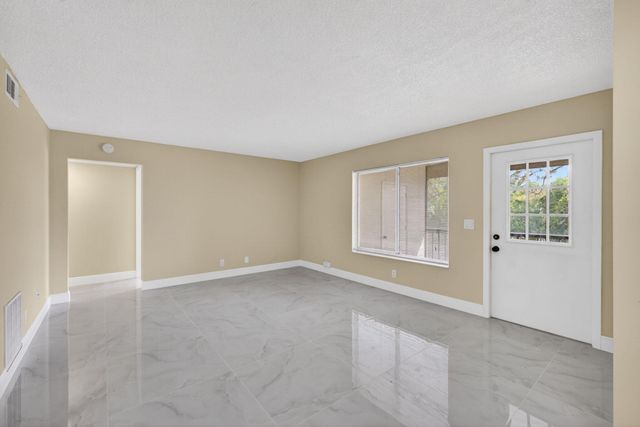 4947 Sable Pine Circle D2, West Palm Beach, FL 33417