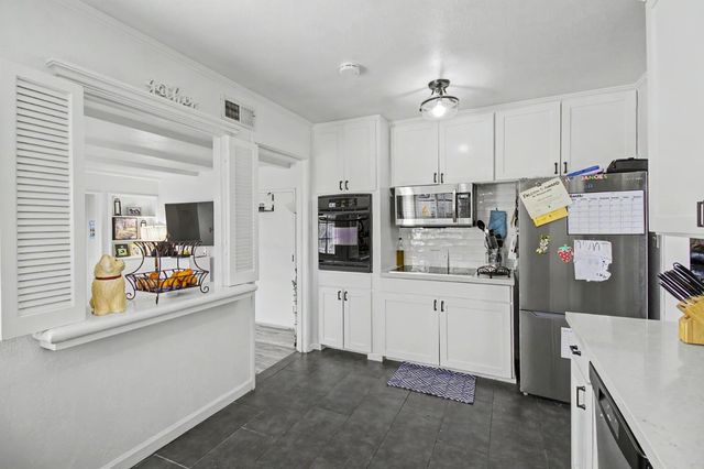 7039 Demaret Dr, Sacramento, CA 95822