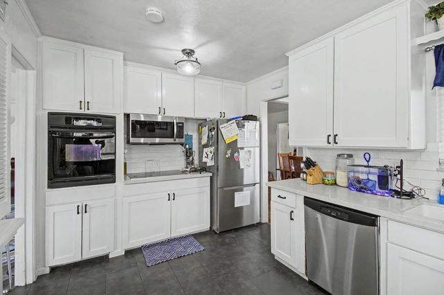 7039 Demaret Dr, Sacramento, CA 95822