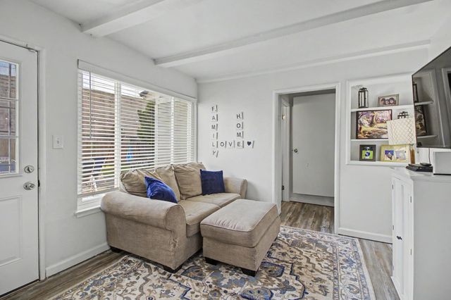 7039 Demaret Dr, Sacramento, CA 95822