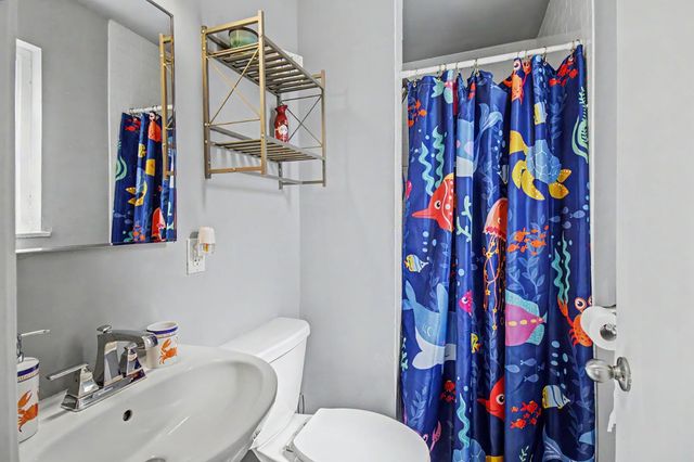 7039 Demaret Dr, Sacramento, CA 95822