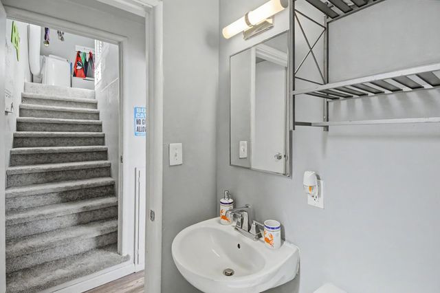 7039 Demaret Dr, Sacramento, CA 95822
