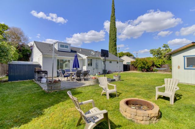 7039 Demaret Dr, Sacramento, CA 95822