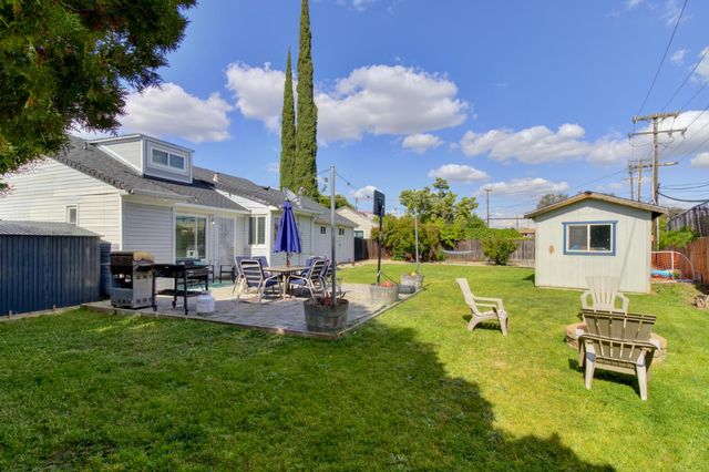 7039 Demaret Dr, Sacramento, CA 95822