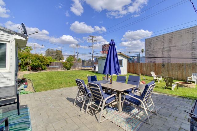 7039 Demaret Dr, Sacramento, CA 95822