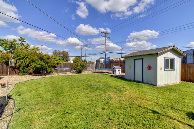 7039 Demaret Dr, Sacramento, CA 95822