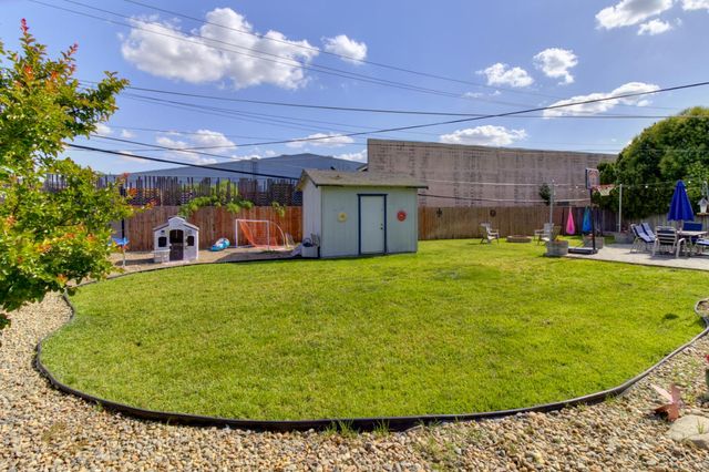7039 Demaret Dr, Sacramento, CA 95822