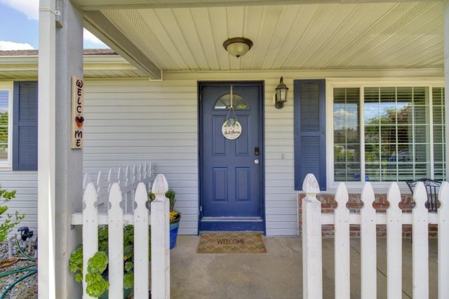 7039 Demaret Dr, Sacramento, CA 95822