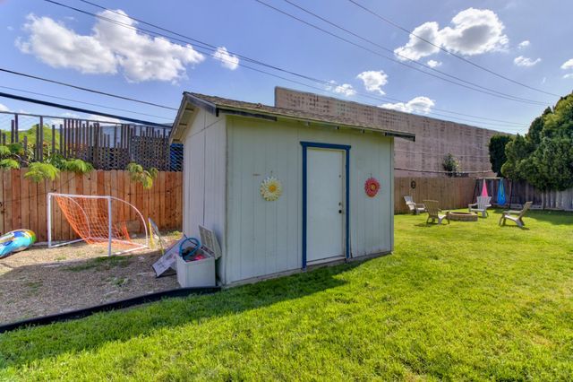 7039 Demaret Dr, Sacramento, CA 95822