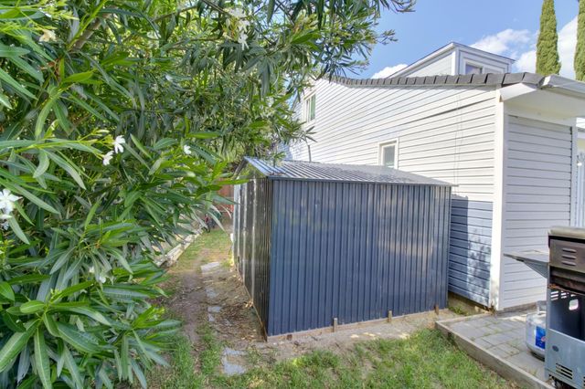 7039 Demaret Dr, Sacramento, CA 95822