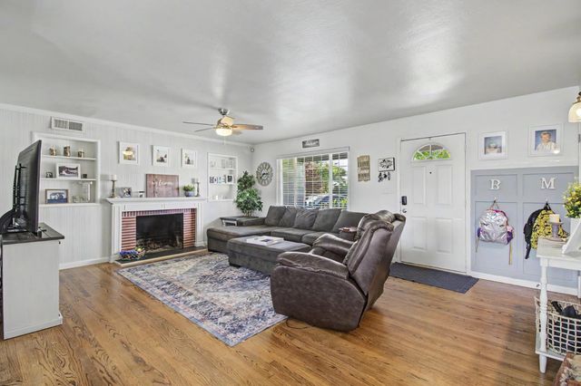 7039 Demaret Dr, Sacramento, CA 95822