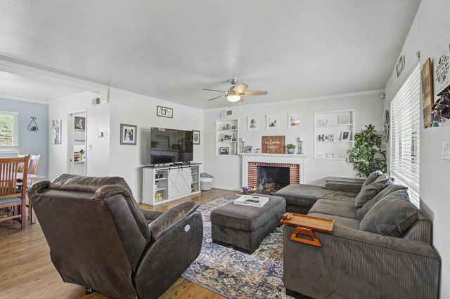 7039 Demaret Dr, Sacramento, CA 95822