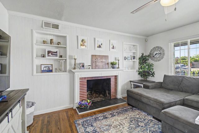 7039 Demaret Dr, Sacramento, CA 95822