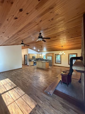 195 Ron Mark Ln, Gainesboro, TN 38562