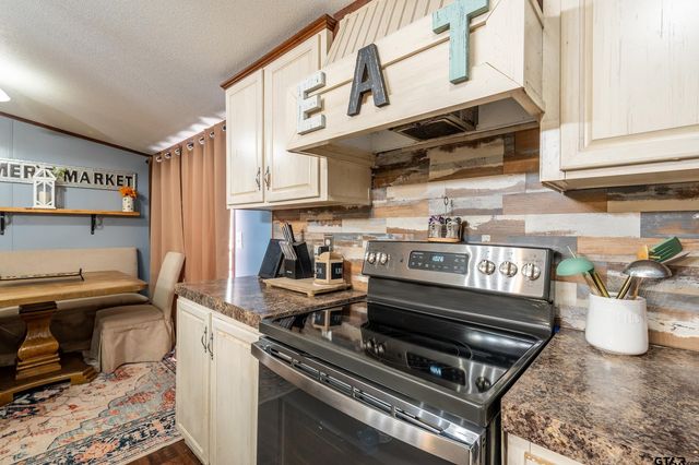 17061 County Road 4188, Lindale, TX 75771