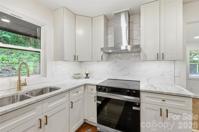 30 Top Of The Mountain Road, Hendersonville, NC 28739