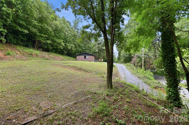 30 Top Of The Mountain Road, Hendersonville, NC 28739