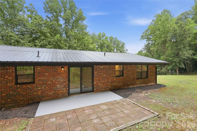 30 Top Of The Mountain Road, Hendersonville, NC 28739
