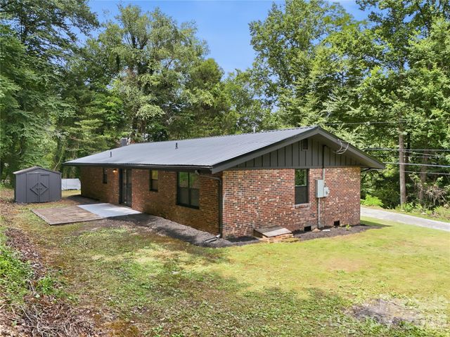 30 Top Of The Mountain Road, Hendersonville, NC 28739