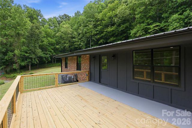 30 Top Of The Mountain Road, Hendersonville, NC 28739