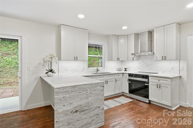 30 Top Of The Mountain Road, Hendersonville, NC 28739