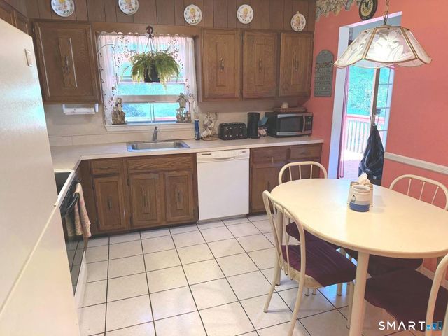 75 Starrs Plain Road, Danbury, CT 06810