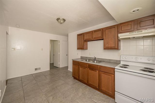 10356 Durness Drive, St Louis, MO 63137