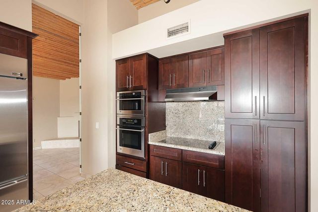 9969 E BAYVIEW Drive, Scottsdale, AZ 85258