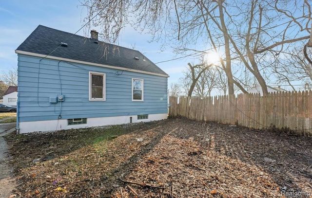 19711 Chapel Street, Detroit, MI 48219