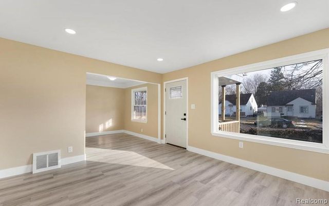 19711 Chapel Street, Detroit, MI 48219