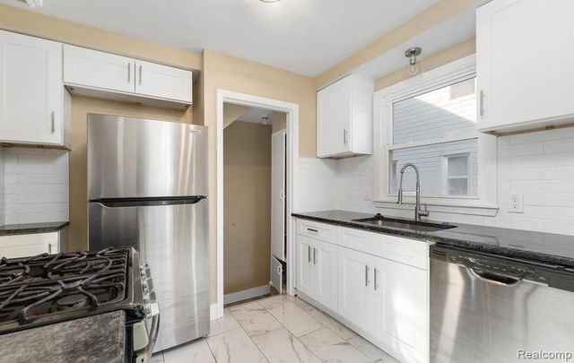 19711 Chapel Street, Detroit, MI 48219