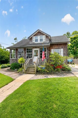 42 Cedar Street, Islip, NY 11751