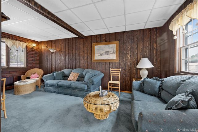 42 Cedar Street, Islip, NY 11751